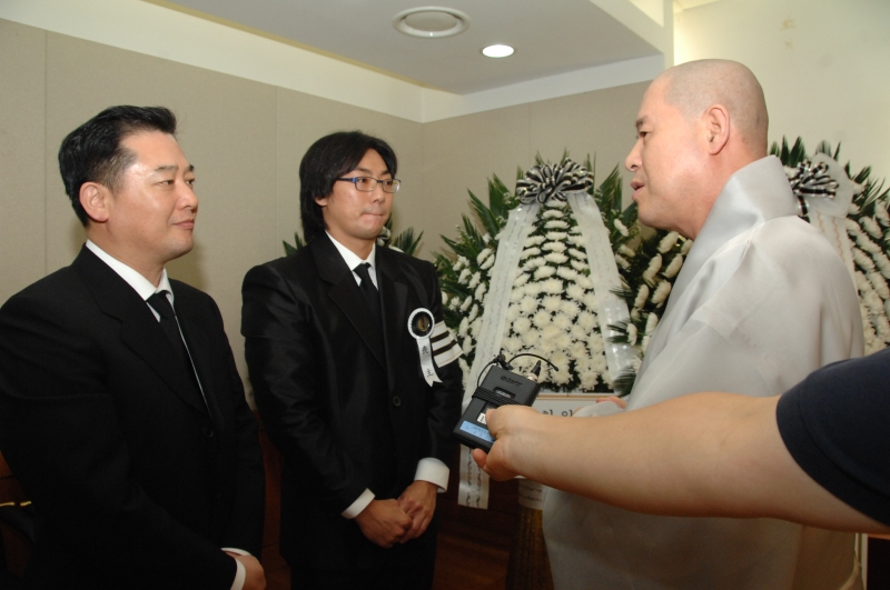 2010.08.13_고 앙드레김 조문 (29)